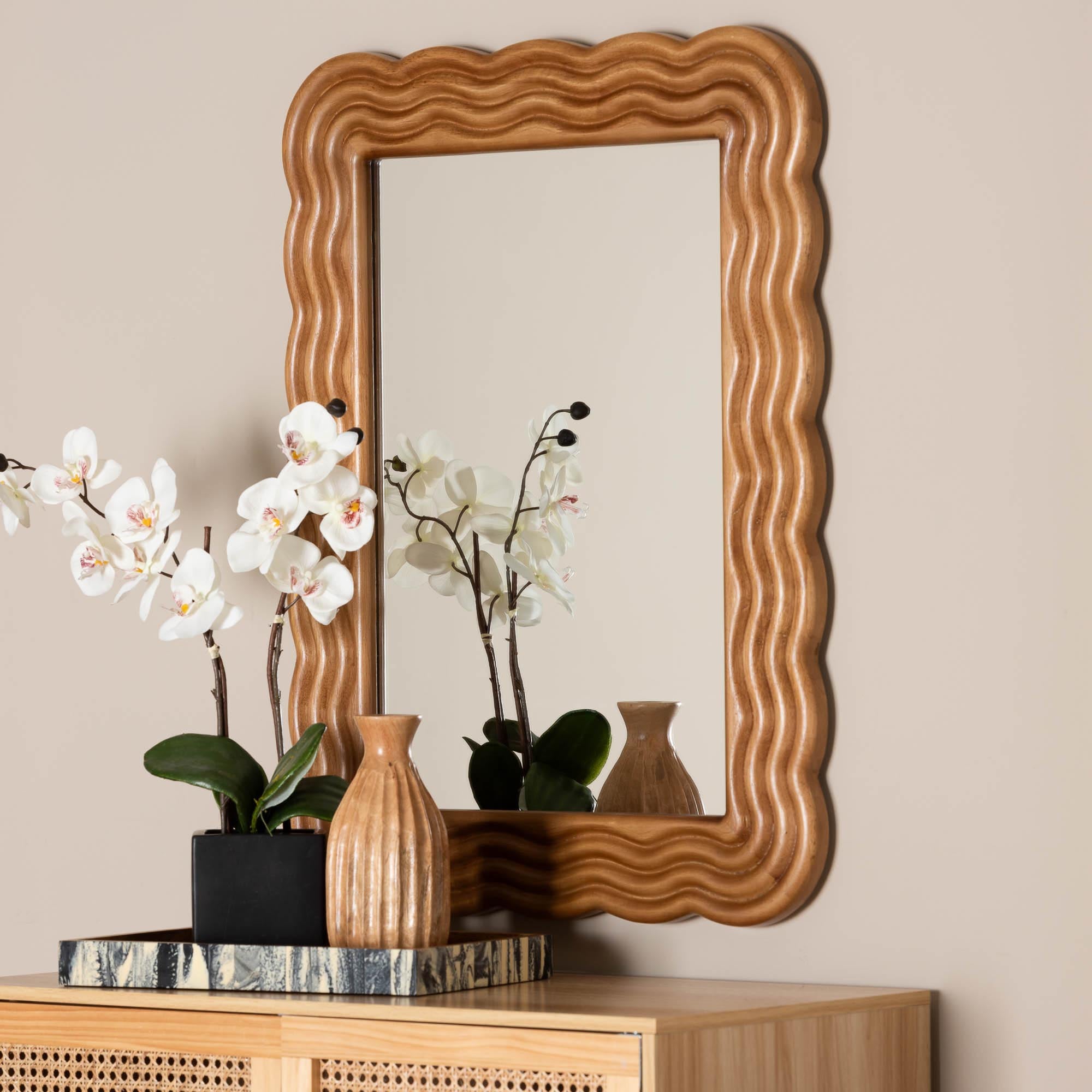 Acantha Modern Scallop-framed Accent Mirror