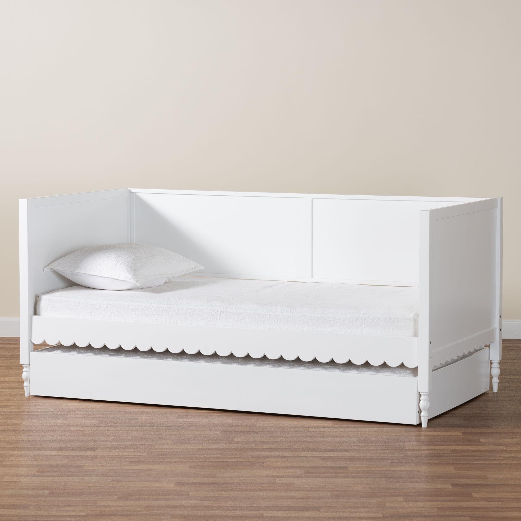 Roni Modern Scalloped Wood Daybed