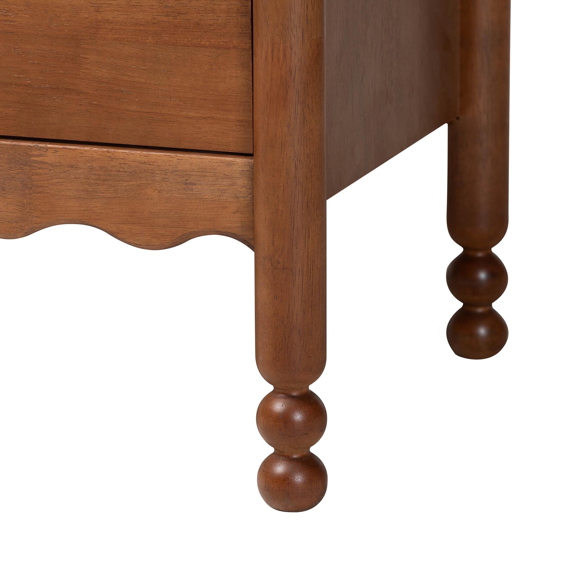 Hoffman 4-Piece Scalloped Bedroom Set 2-Drawer Nightstand