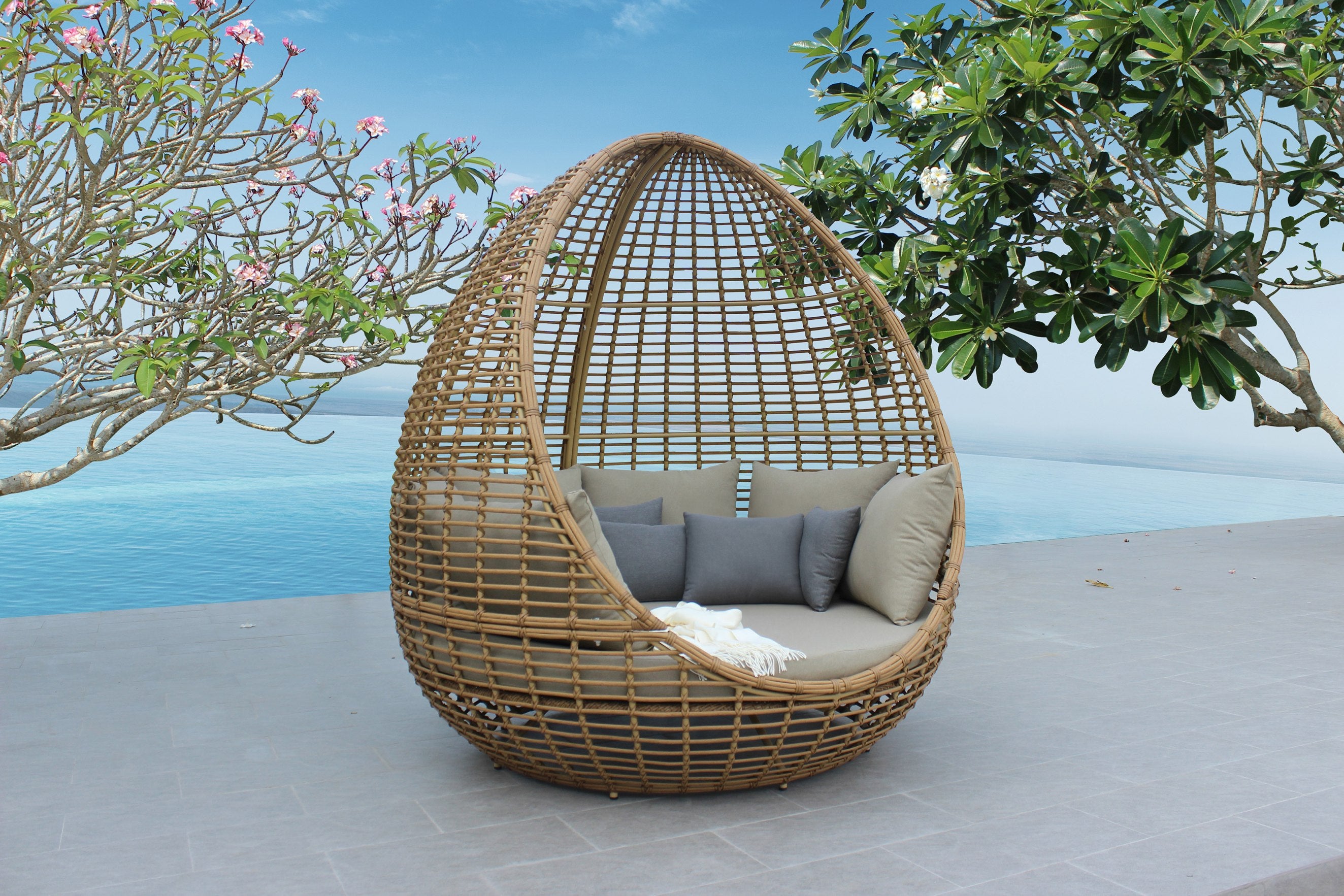Renava Cocoon - Outdoor + Wicker Lounge Bed-Outdoor Bed-VIG-Wall2Wall Furnishings