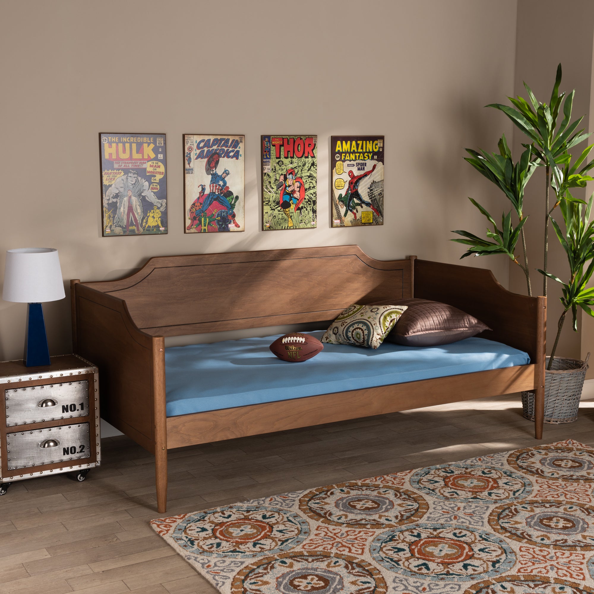 Alya Classic Traditional Farmhouse Finished Wood Daybed