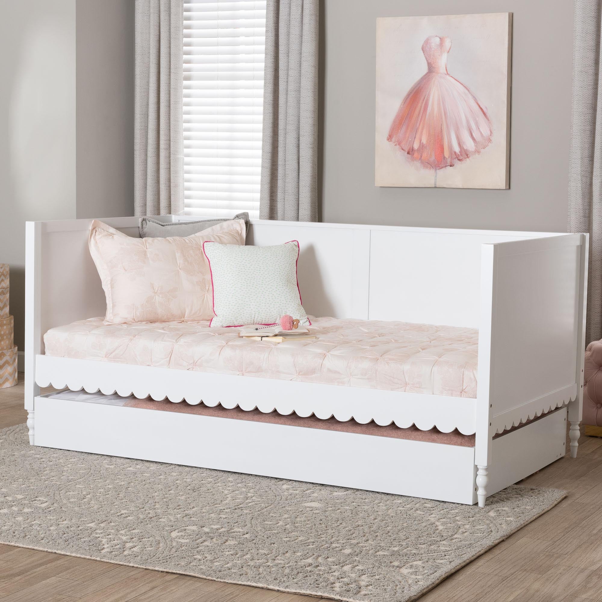 Roni Modern Scalloped Wood Daybed