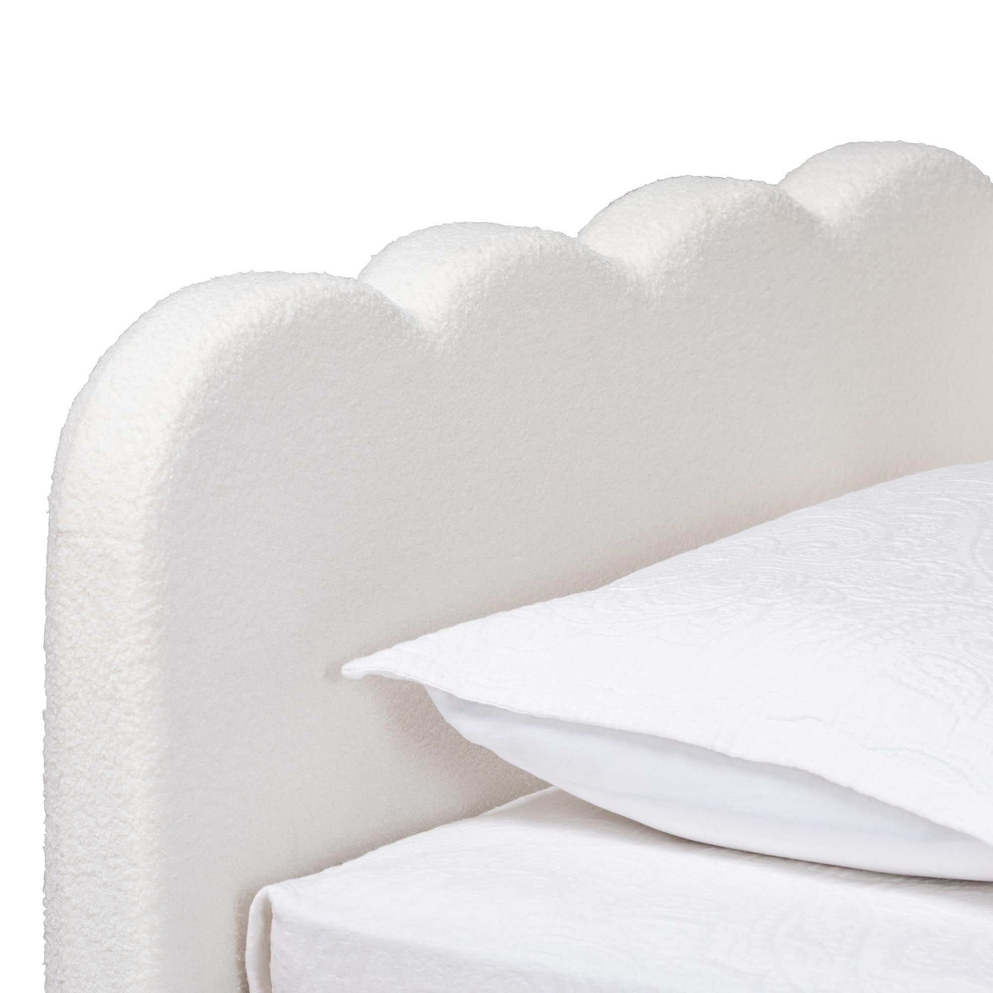Palmer Cream Teddy-Bear Fabric Daybed with Rolling Trundle - Scalloped Edge Daybed with Plush Upholstery, Modern Sofa Bed for Bedroom or Guest Room,
