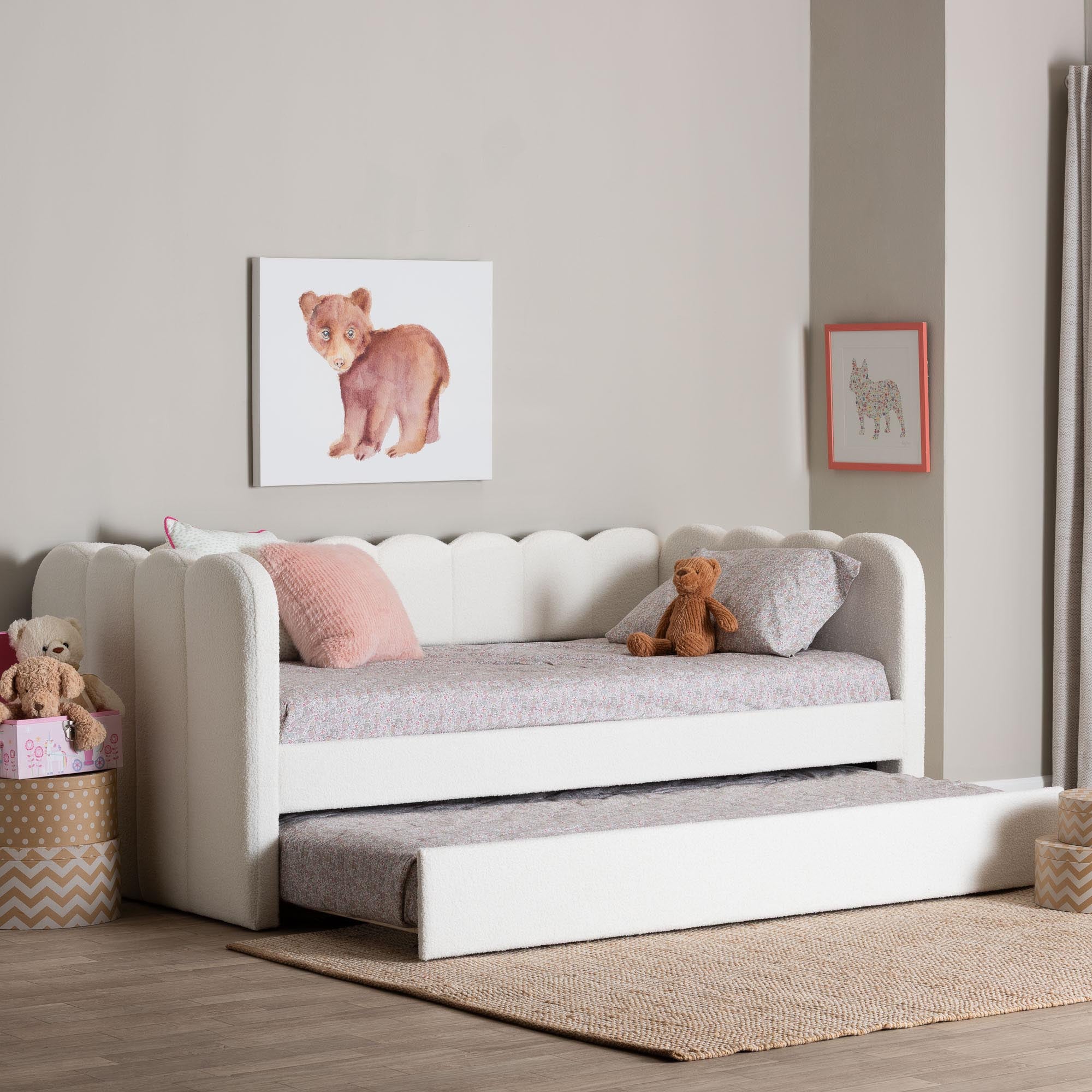 Palmer Cream Teddy-Bear Fabric Daybed with Rolling Trundle - Scalloped Edge Daybed with Plush Upholstery, Modern Sofa Bed for Bedroom or Guest Room,