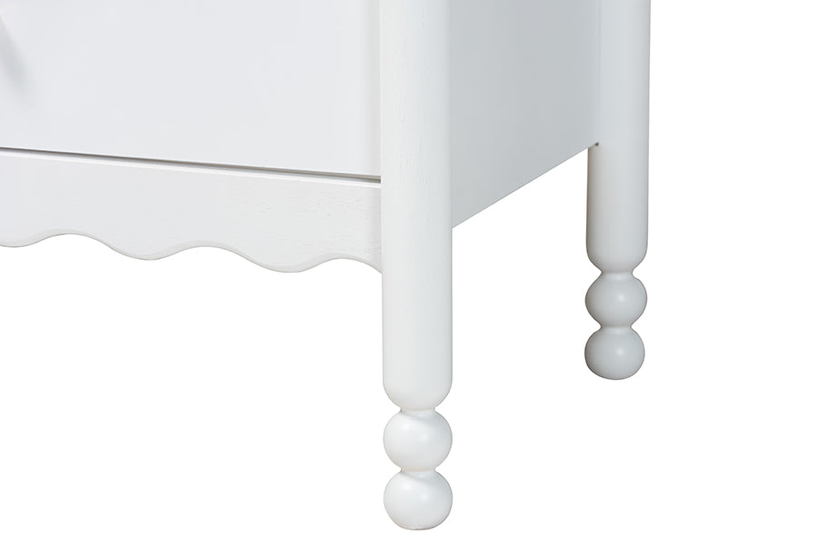 Hoffman 4-Piece Scalloped Bedroom Set 2-Drawer Nightstand