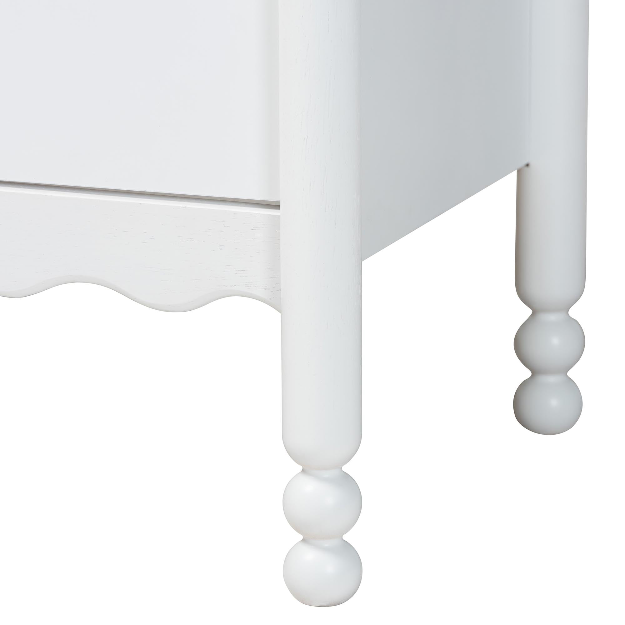 Hoffman 4-Piece Scalloped Bedroom Set 2-Drawer Nightstand