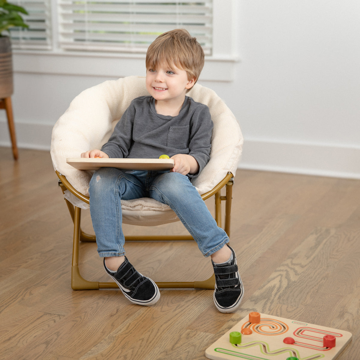 Gwen 23" Kids Cozy Mini Folding Saucer Chair, Faux Fur Moon Chair for Toddlers and Bedroom