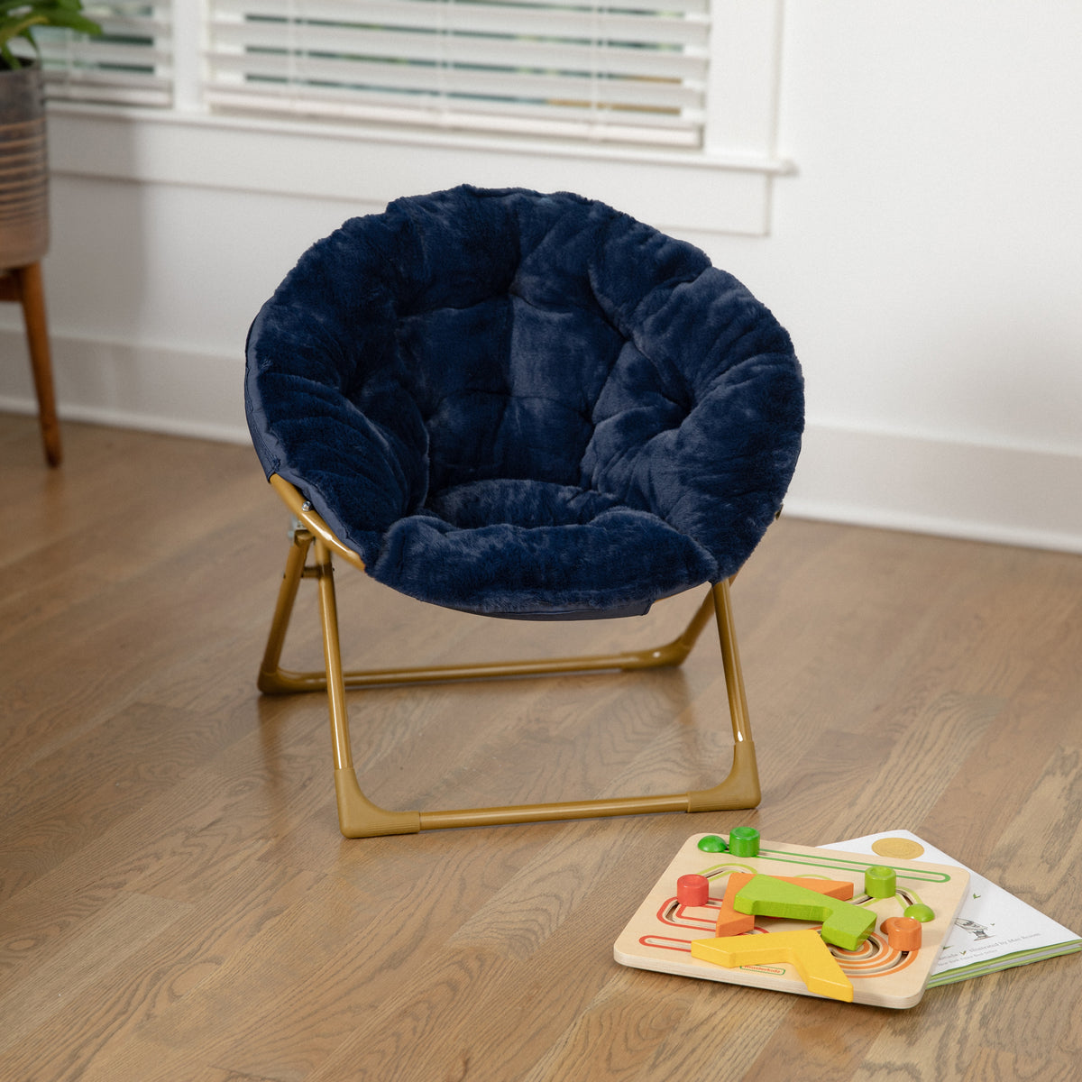 Gwen 23" Kids Cozy Mini Folding Saucer Chair, Faux Fur Moon Chair for Toddlers and Bedroom