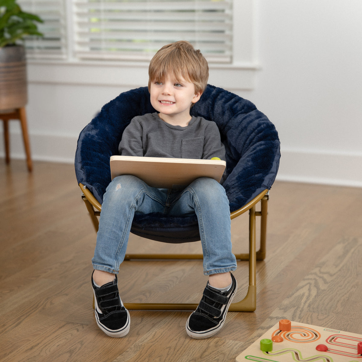 Gwen 23" Kids Cozy Mini Folding Saucer Chair, Faux Fur Moon Chair for Toddlers and Bedroom