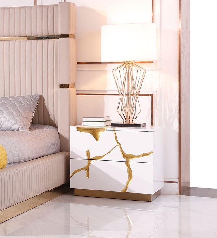 Modrest Sterling Modern Rose Bed with Nightstands