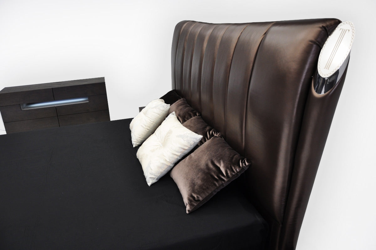 Temptation Caesar Italian Classical Design Leather Platform Bed