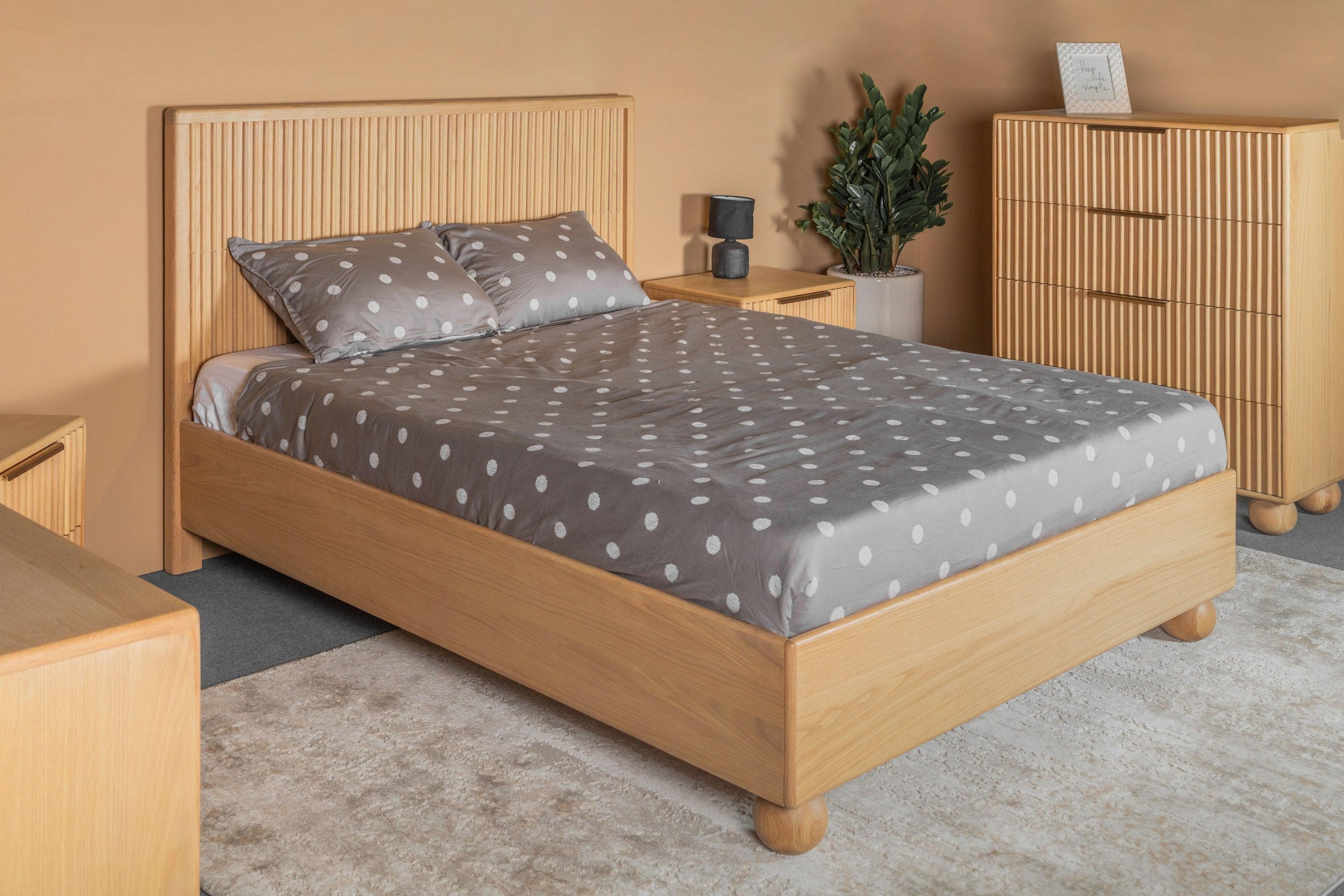 Modrest Winters Modern Natural Bedroom Set