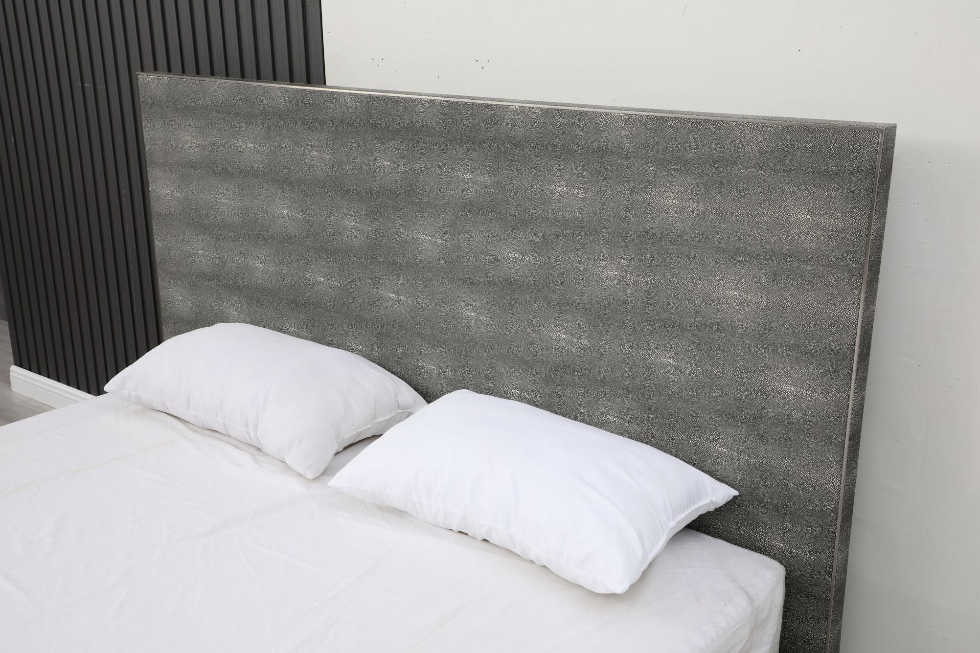 Modrest Dynasty - Modern Shagreen Bed-Bed-VIG-Wall2Wall Furnishings